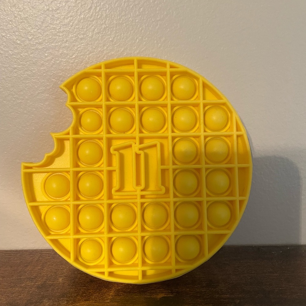 Stranger Things Netflix Eggo Waffle Pop it toy - Picture 2 of 2